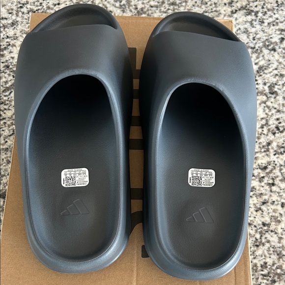 Adidas Yeezy Slide Slate Grey Size 10 NWT - Picture 2 of 6